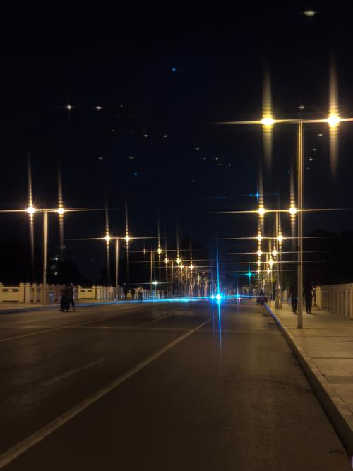 路灯下的小姑娘原唱